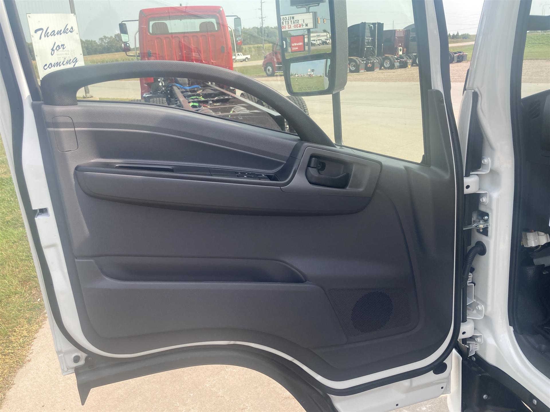 2026 Isuzu - image 7