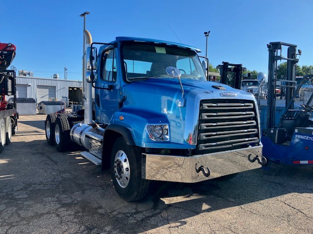 2016 Freightliner 114SD - image 2
