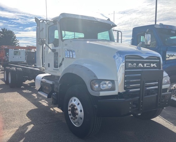 2013 Mack - image 2