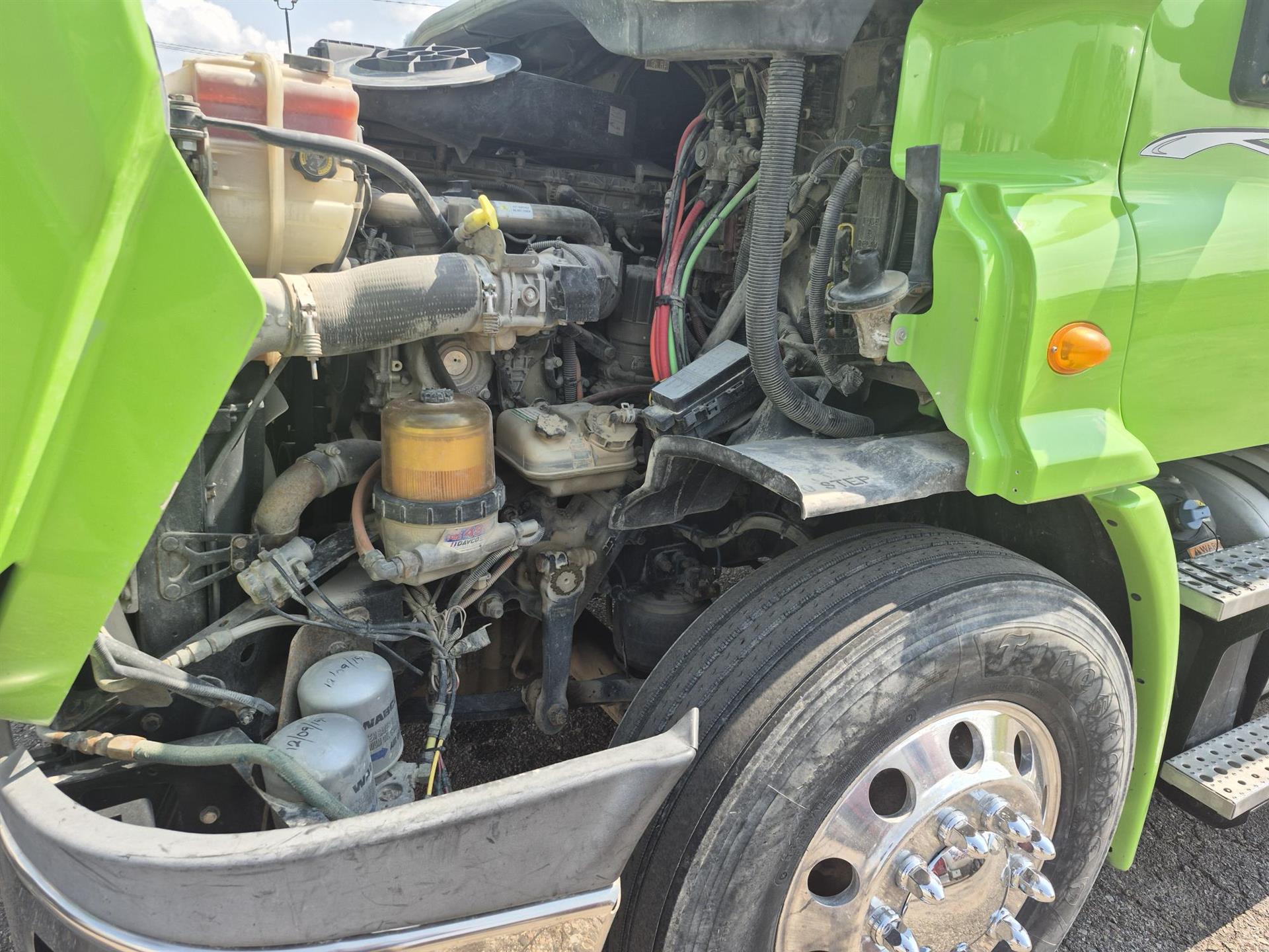 2013 Freightliner Cascadia - image 8