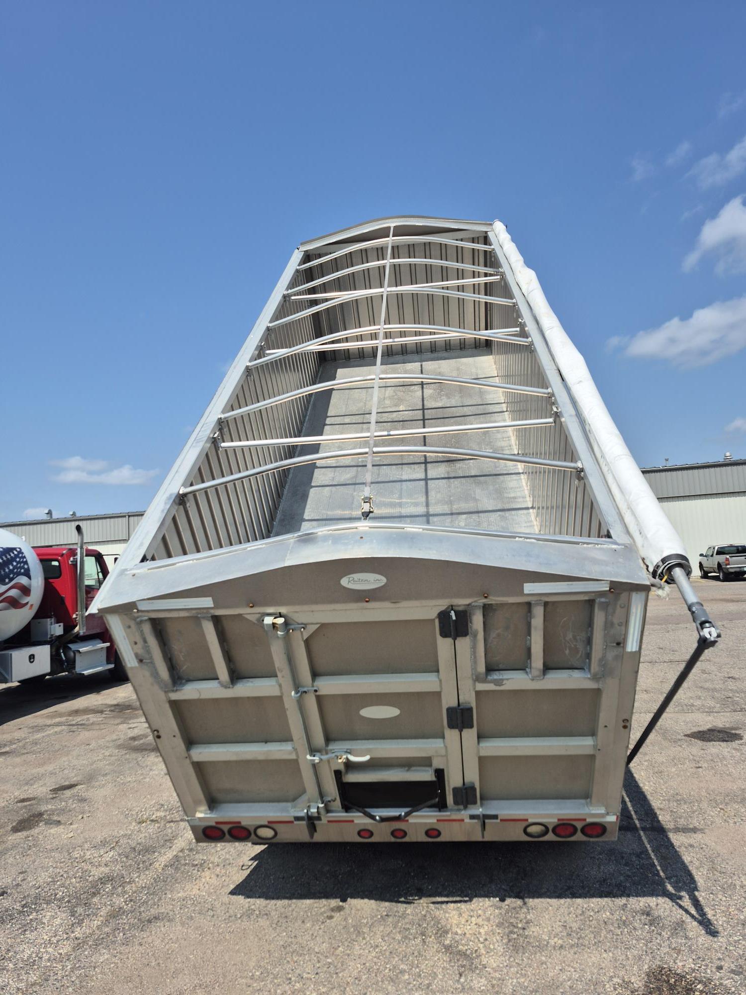 2013 Freightliner Cascadia - image 10