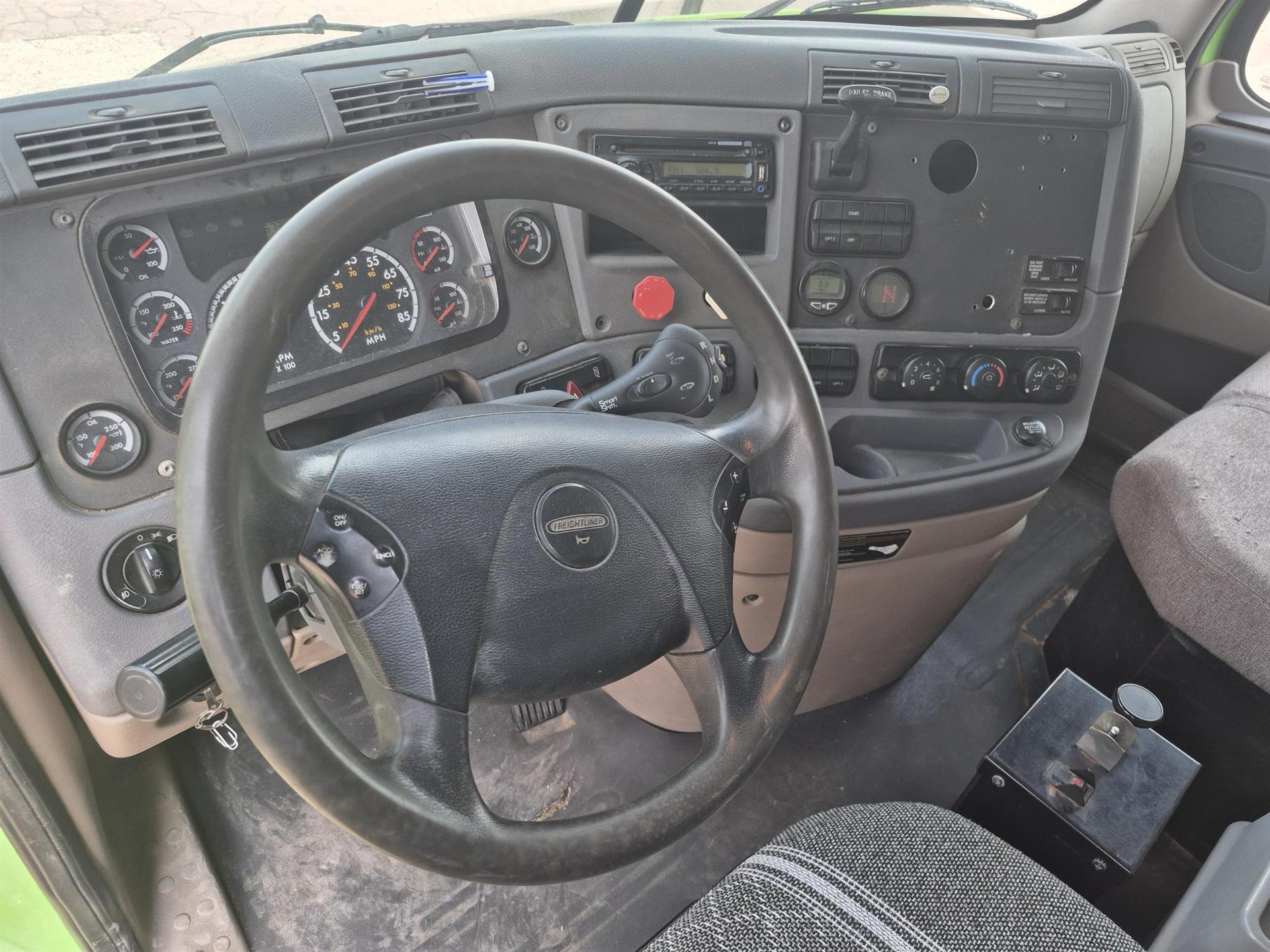 2013 Freightliner Cascadia - image 14