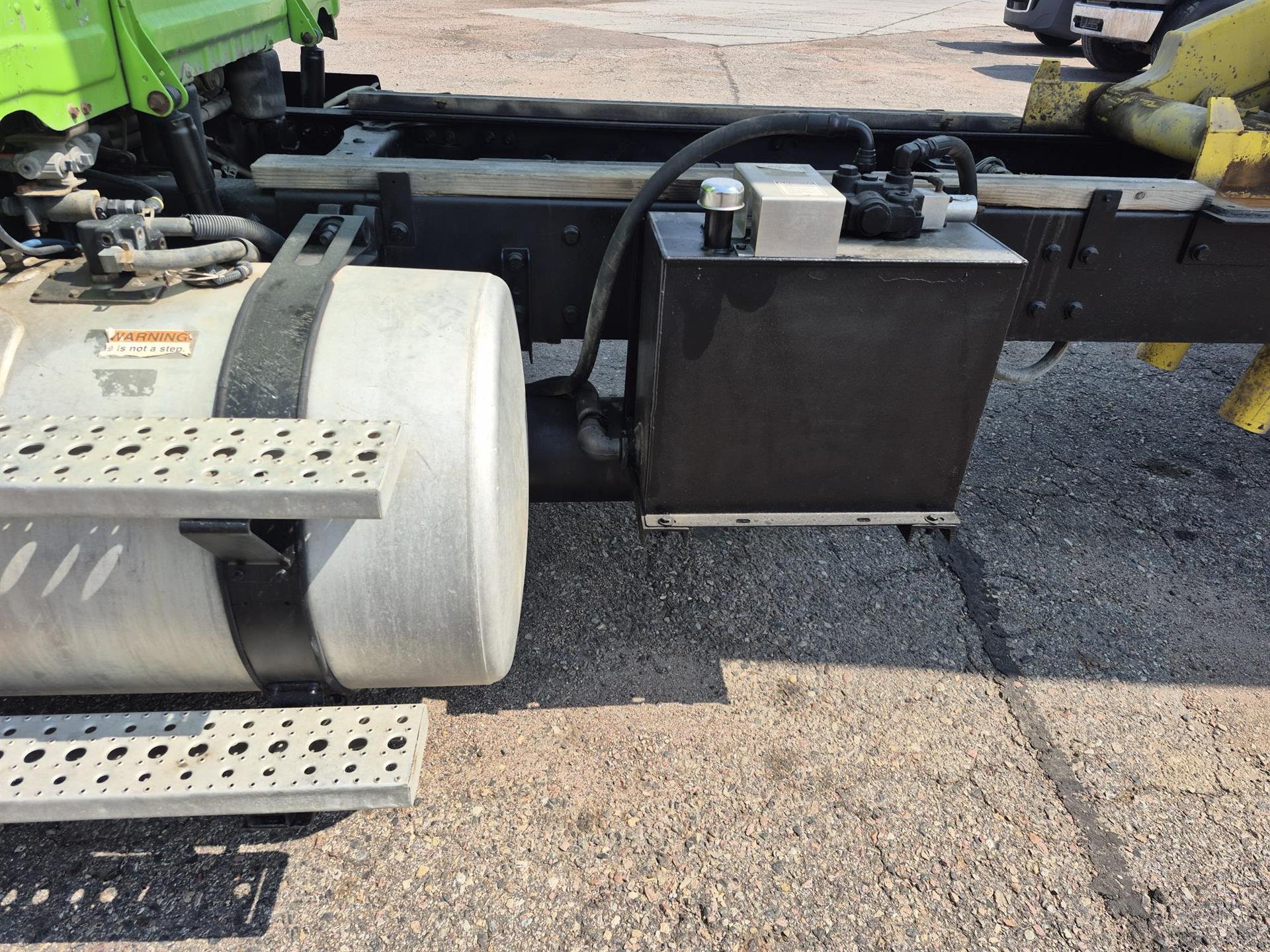 2013 Freightliner Cascadia - image 13