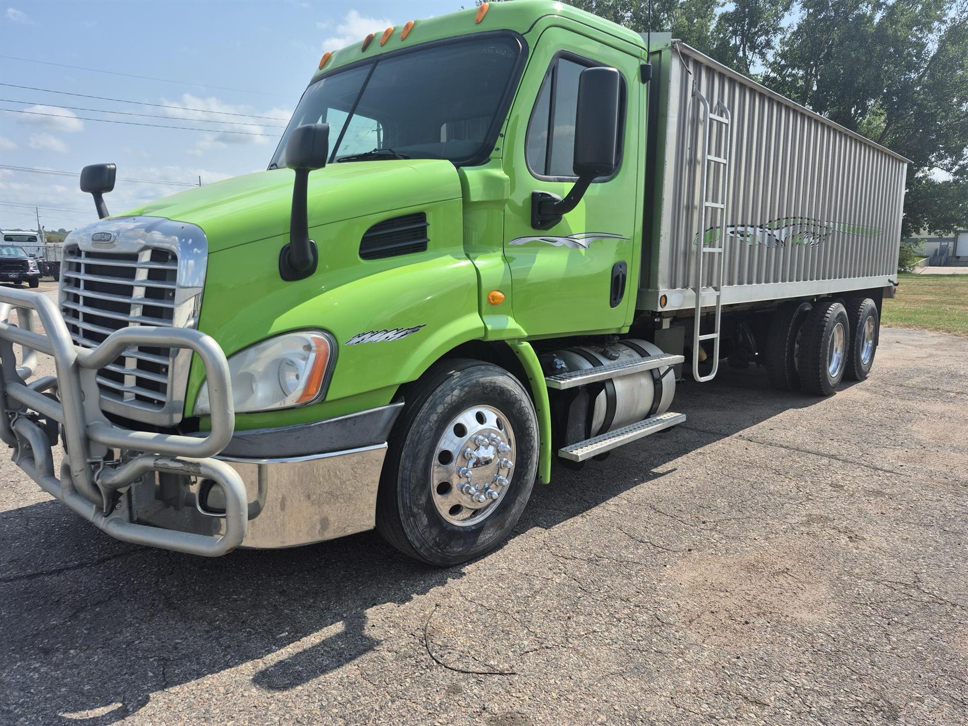 2013 Freightliner Cascadia - image 7