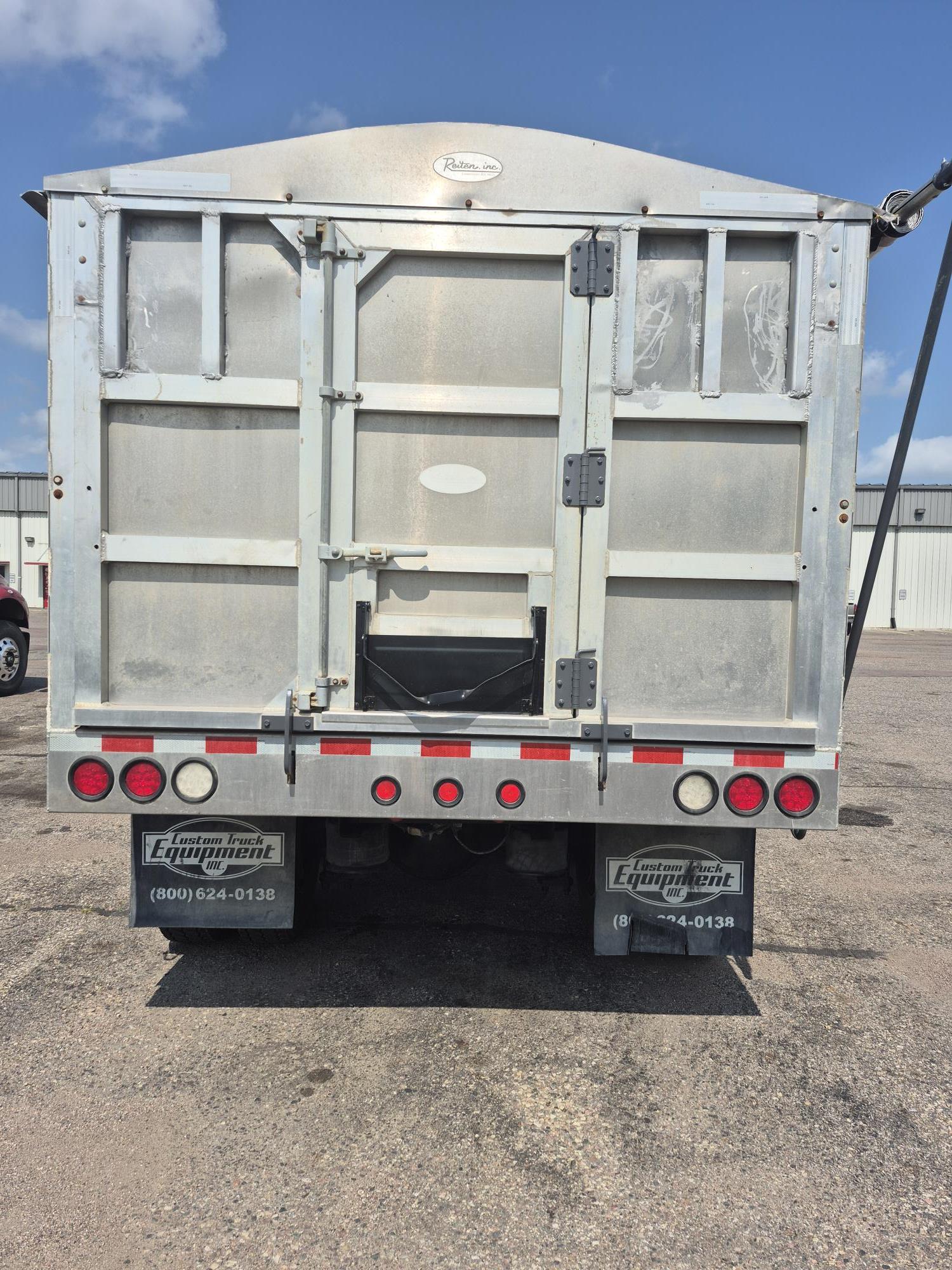 2013 Freightliner Cascadia - image 5