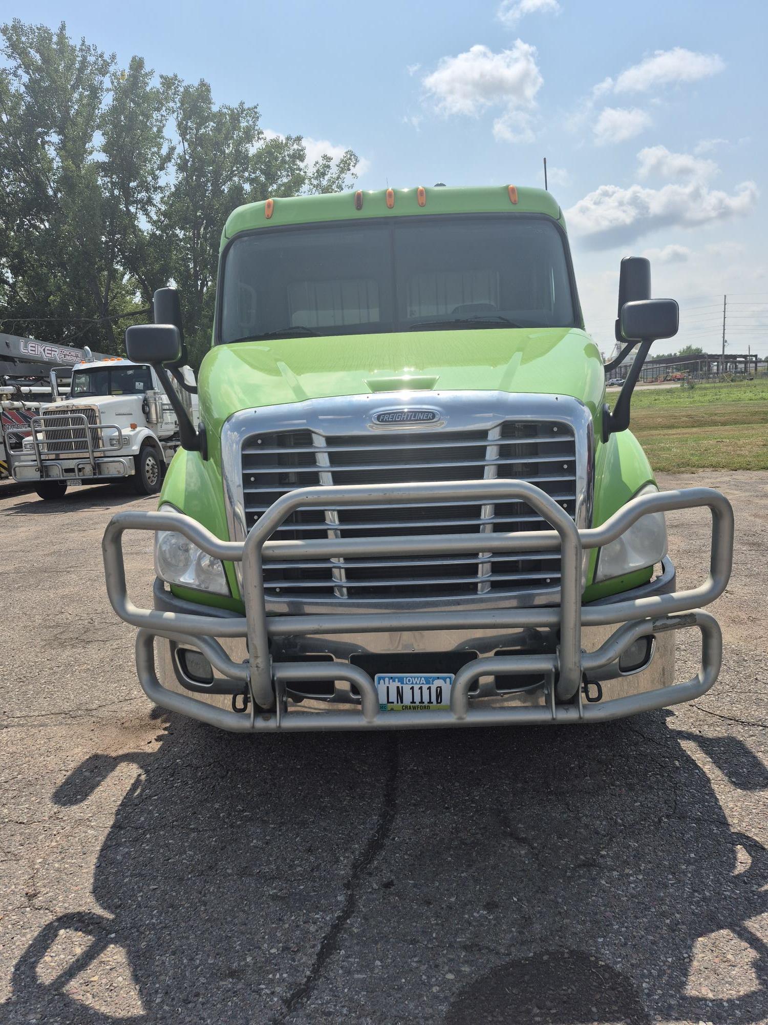 2013 Freightliner Cascadia - image 6