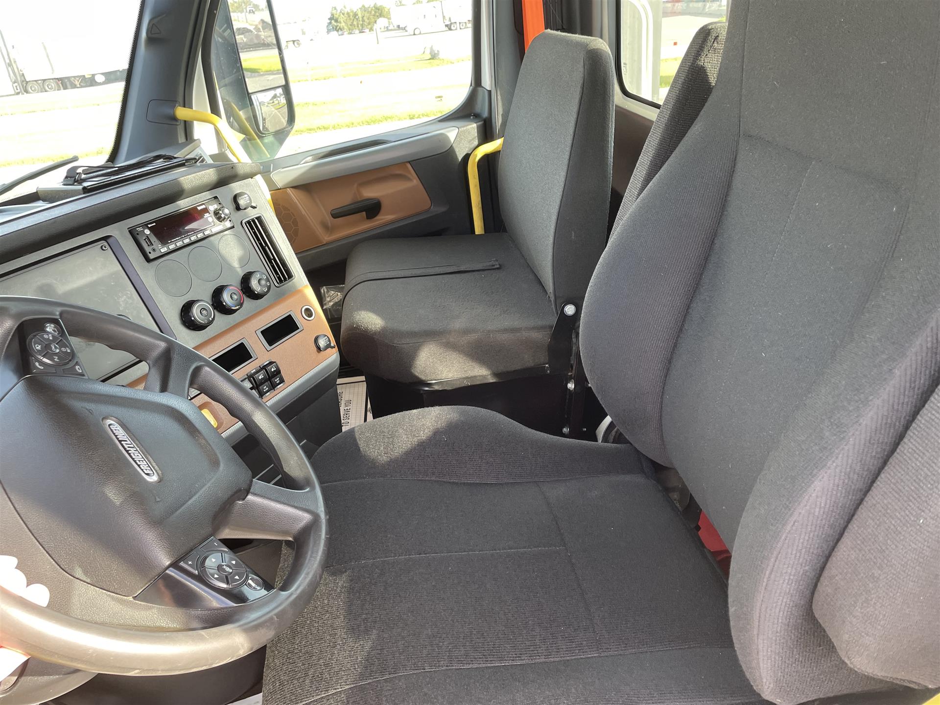 2022 Freightliner - image 7