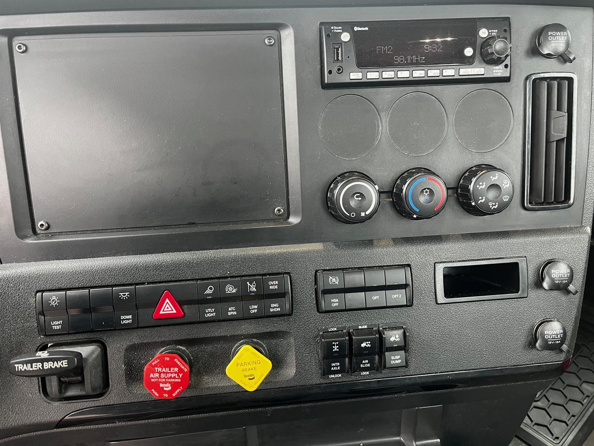 2023 Freightliner - image 4