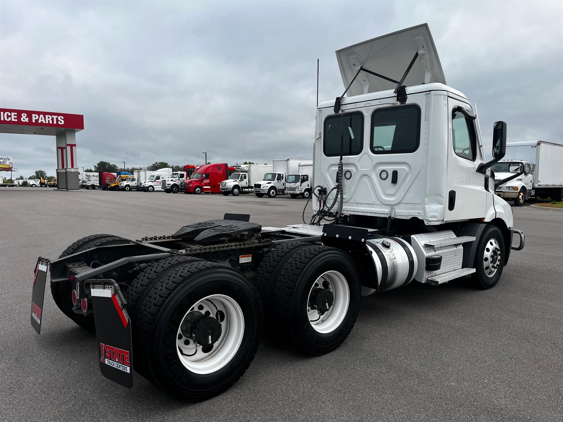 2023 Freightliner - image 5