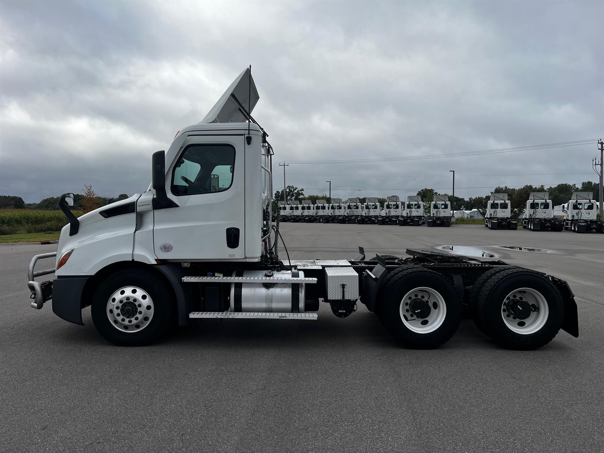 2023 Freightliner - image 8