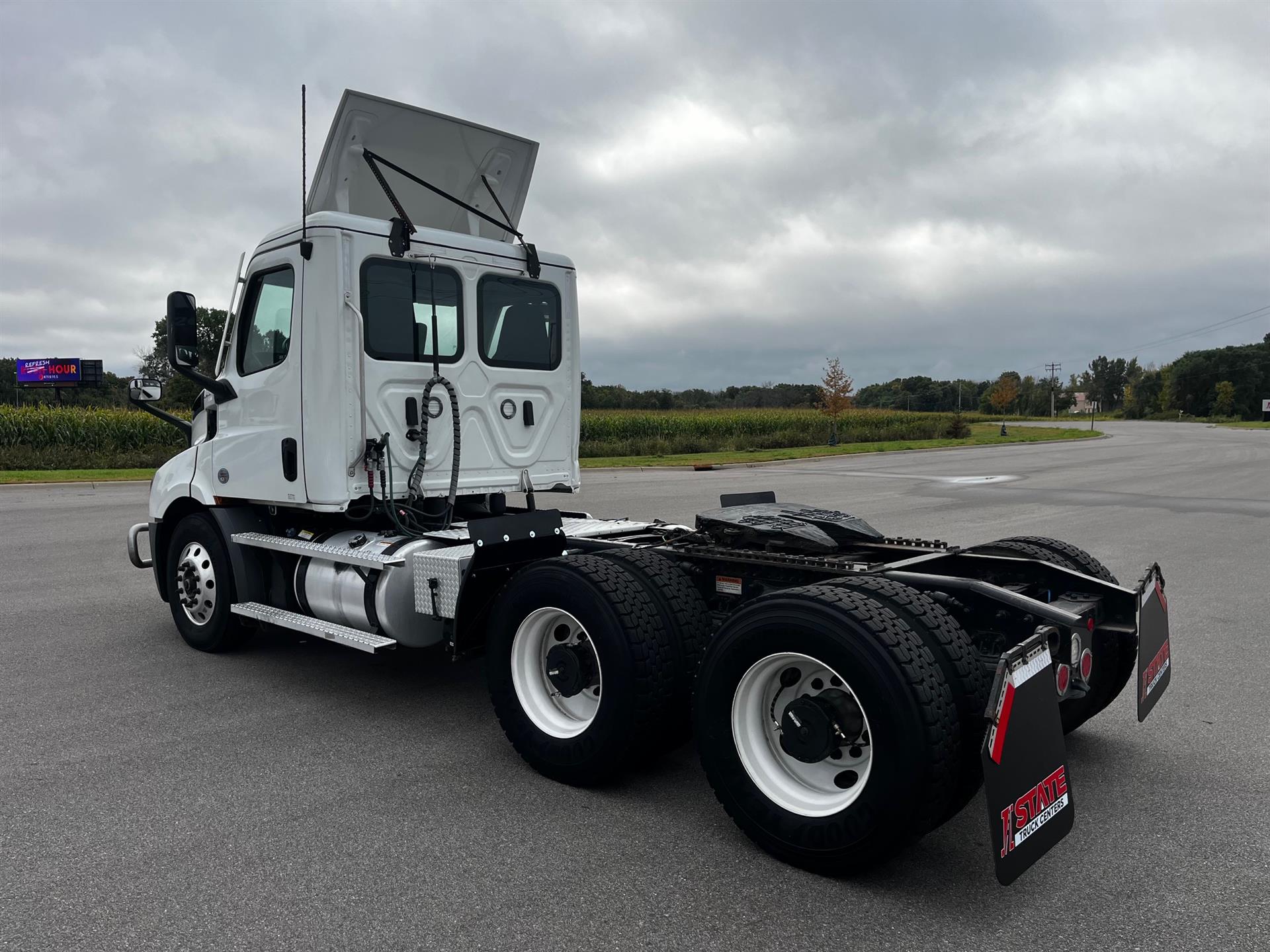 2023 Freightliner - image 9