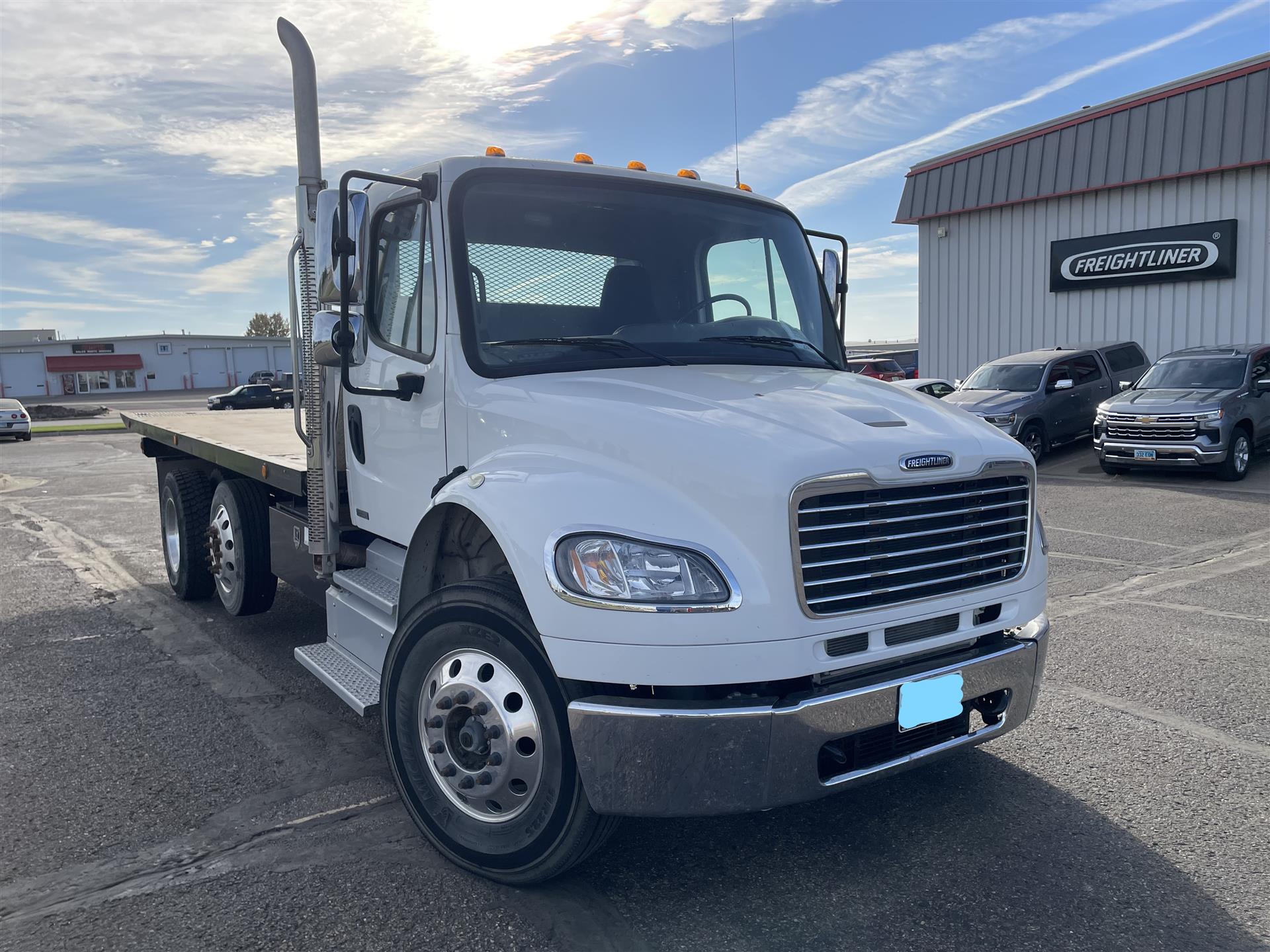 2012 Freightliner M2 106 - image 4