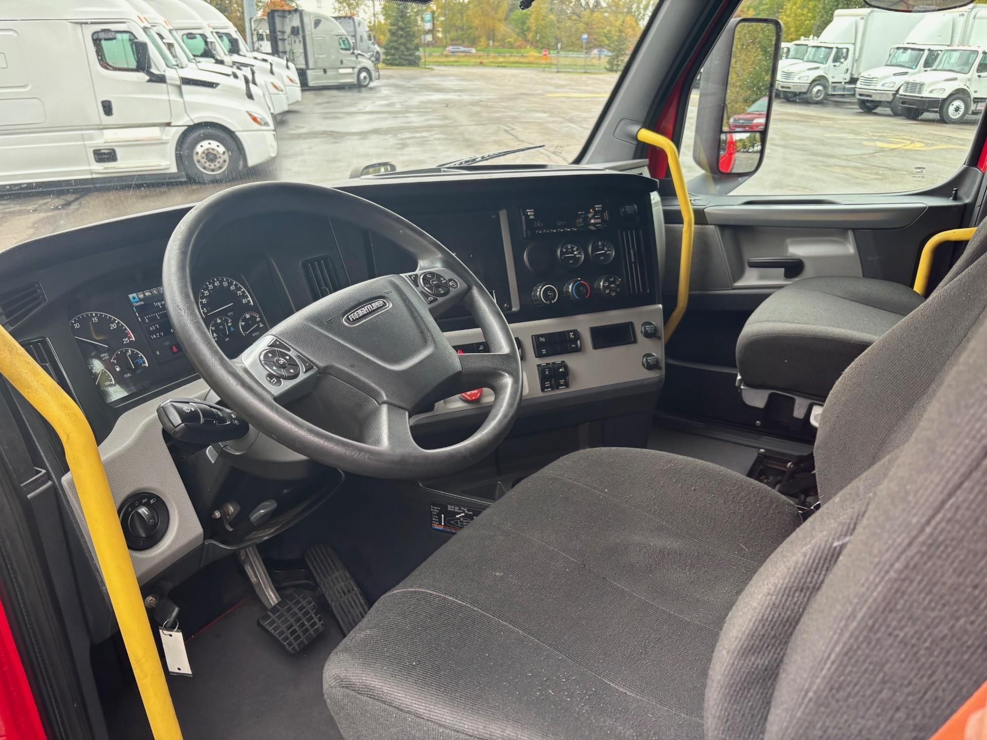 2021 Freightliner - image 5