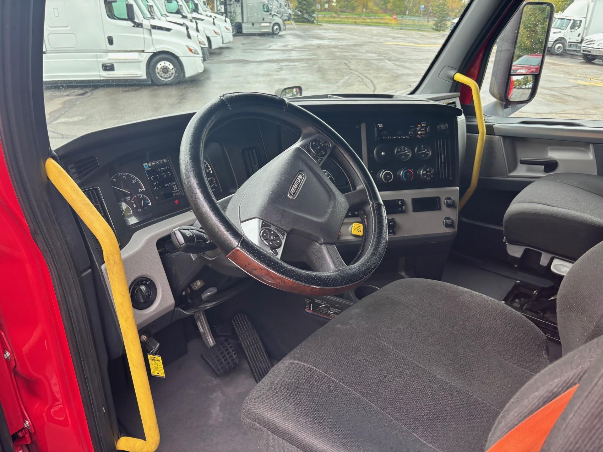 2021 Freightliner - image 4