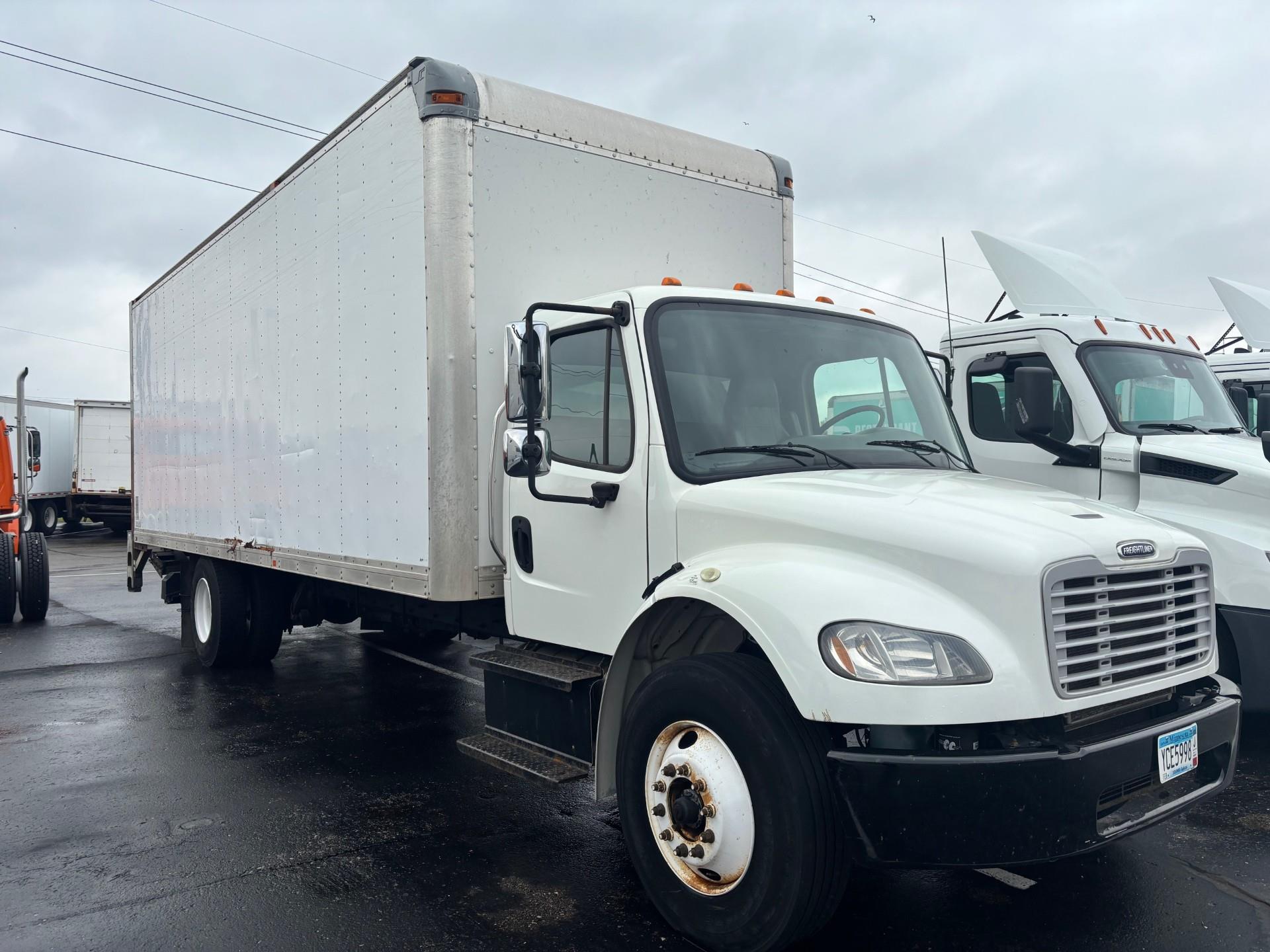 2017 Freightliner M2 106 - image 2