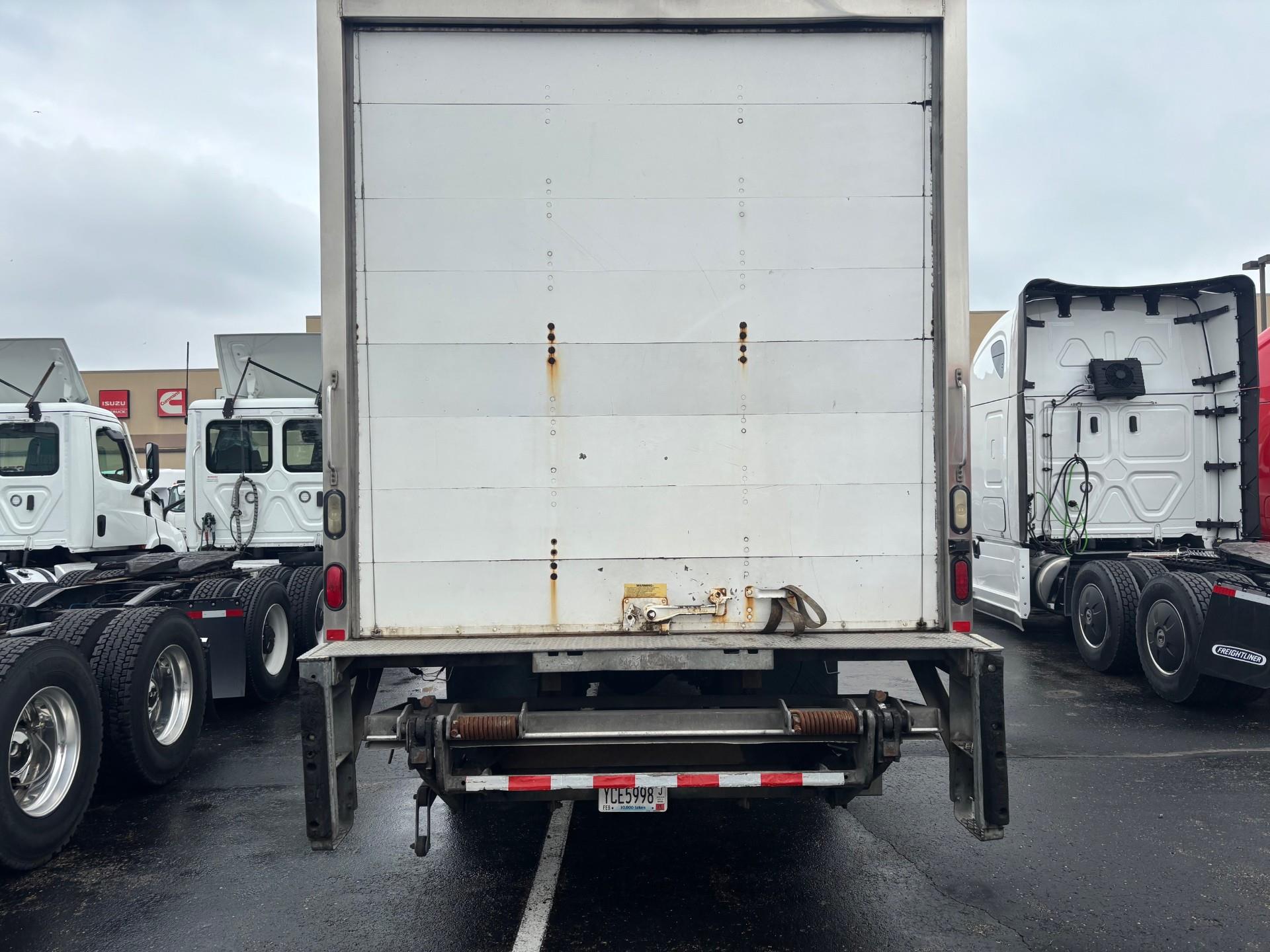 2017 Freightliner M2 106 - image 3