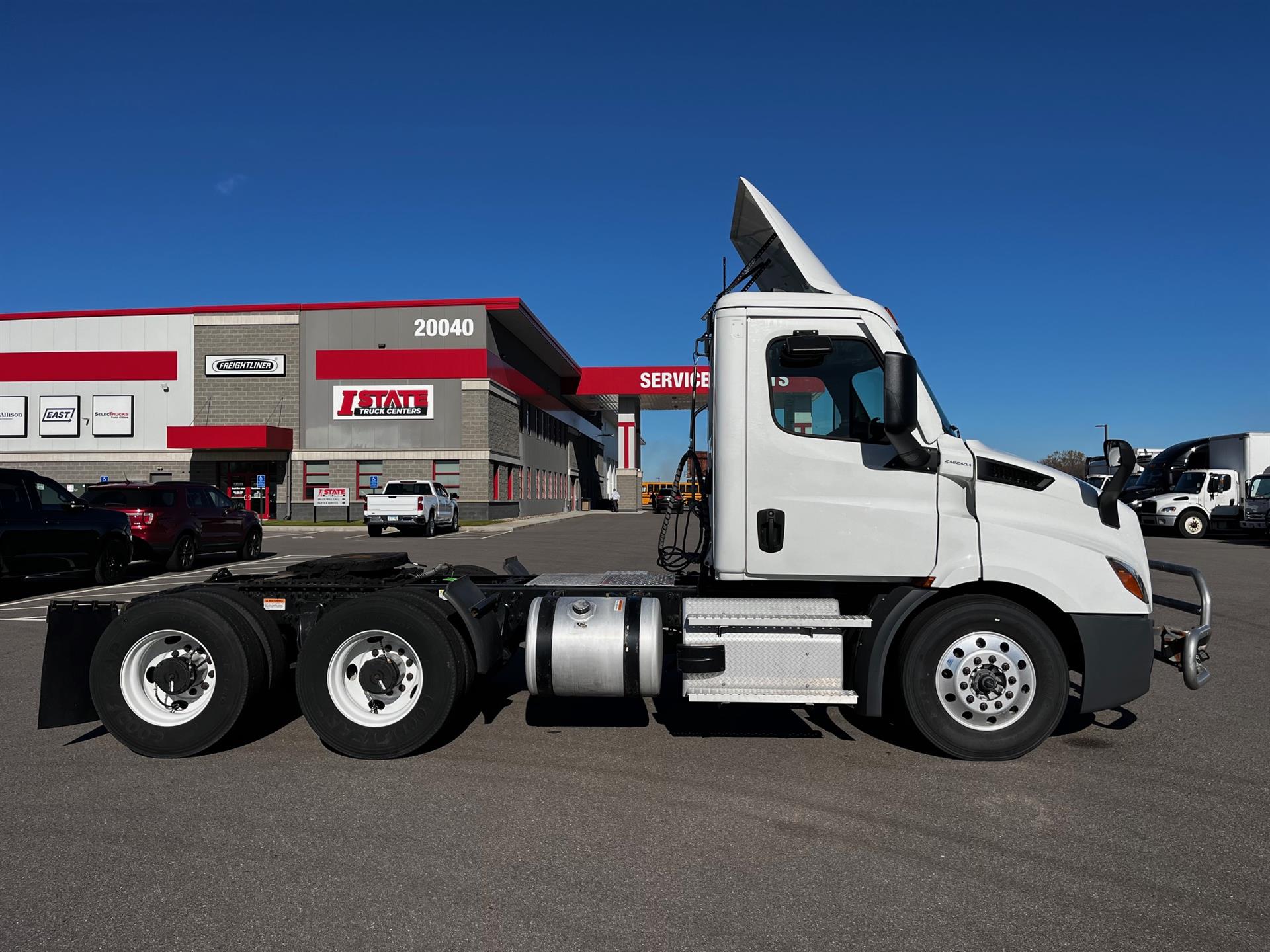 2023 Freightliner - image 4