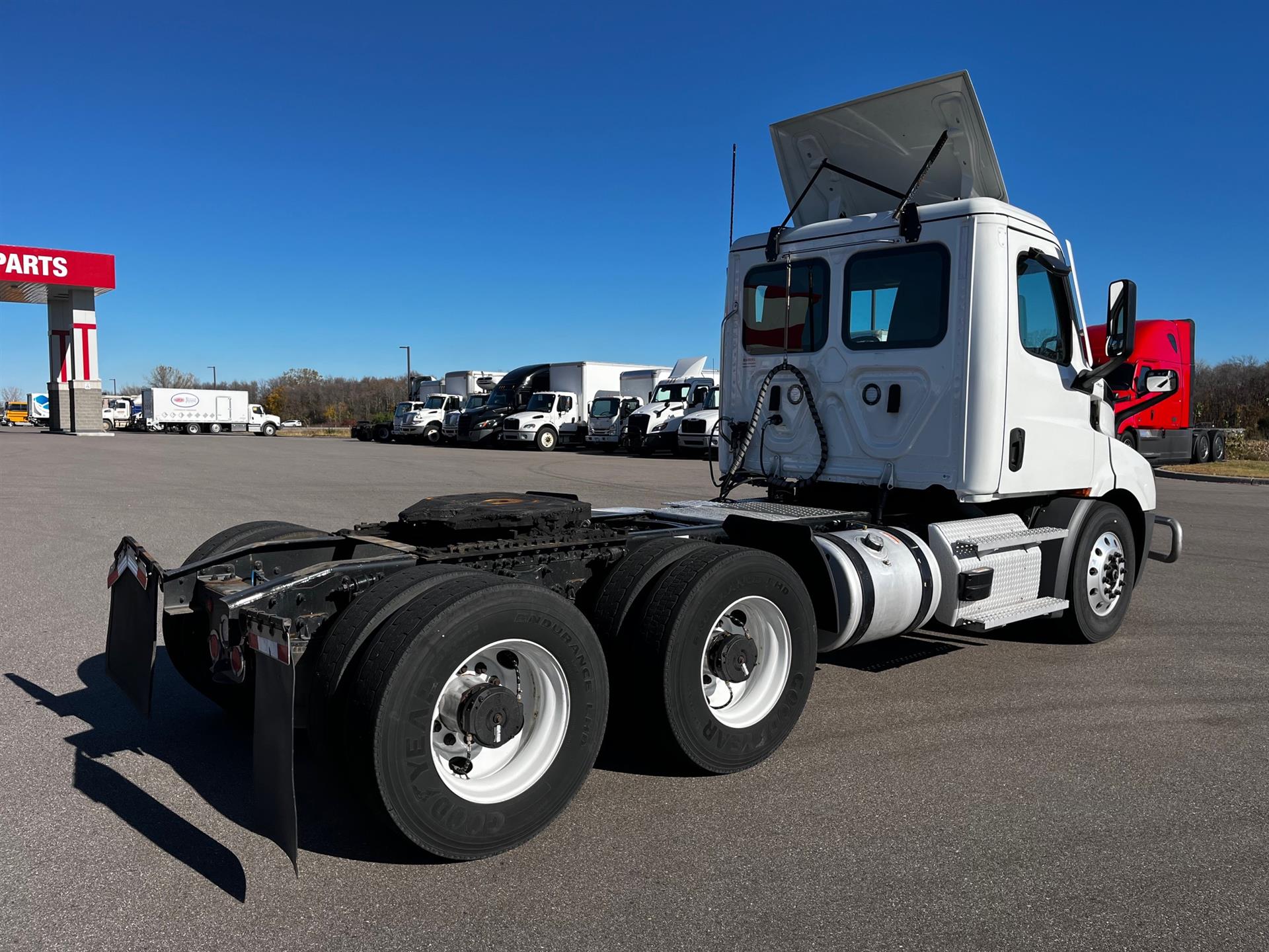 2023 Freightliner - image 6