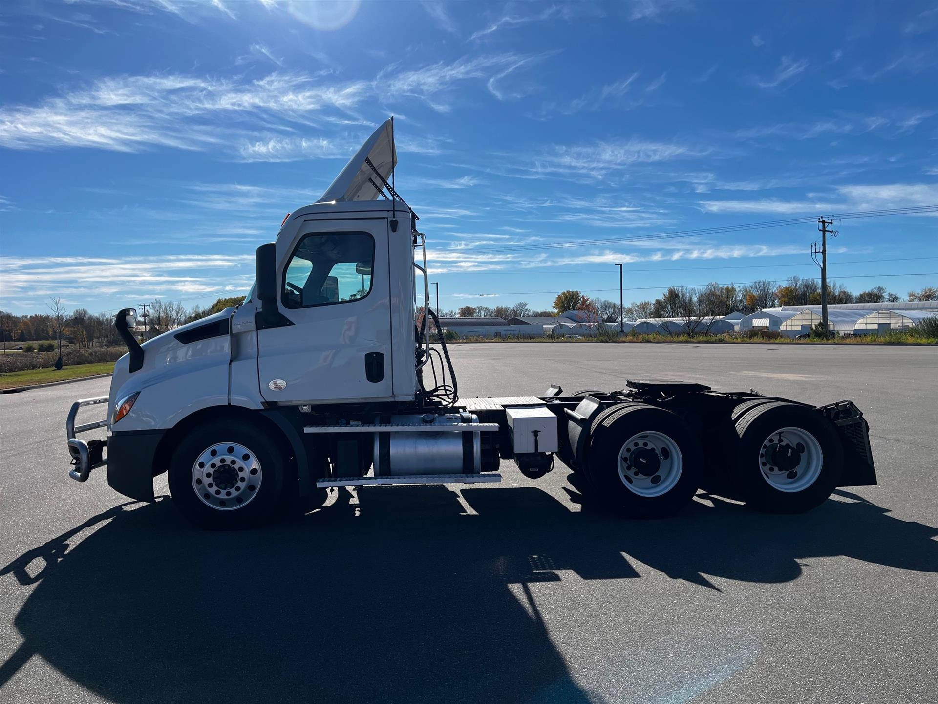 2023 Freightliner - image 7