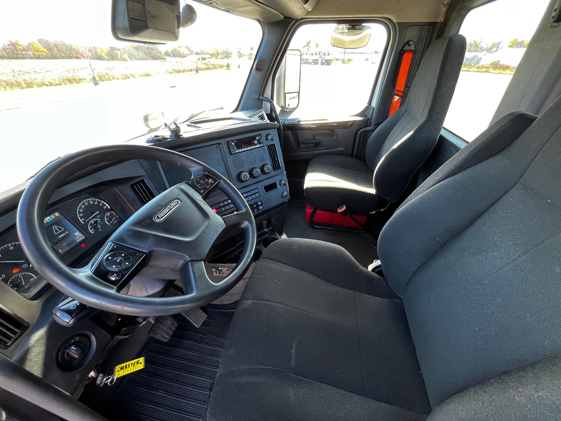 2023 Freightliner - image 14