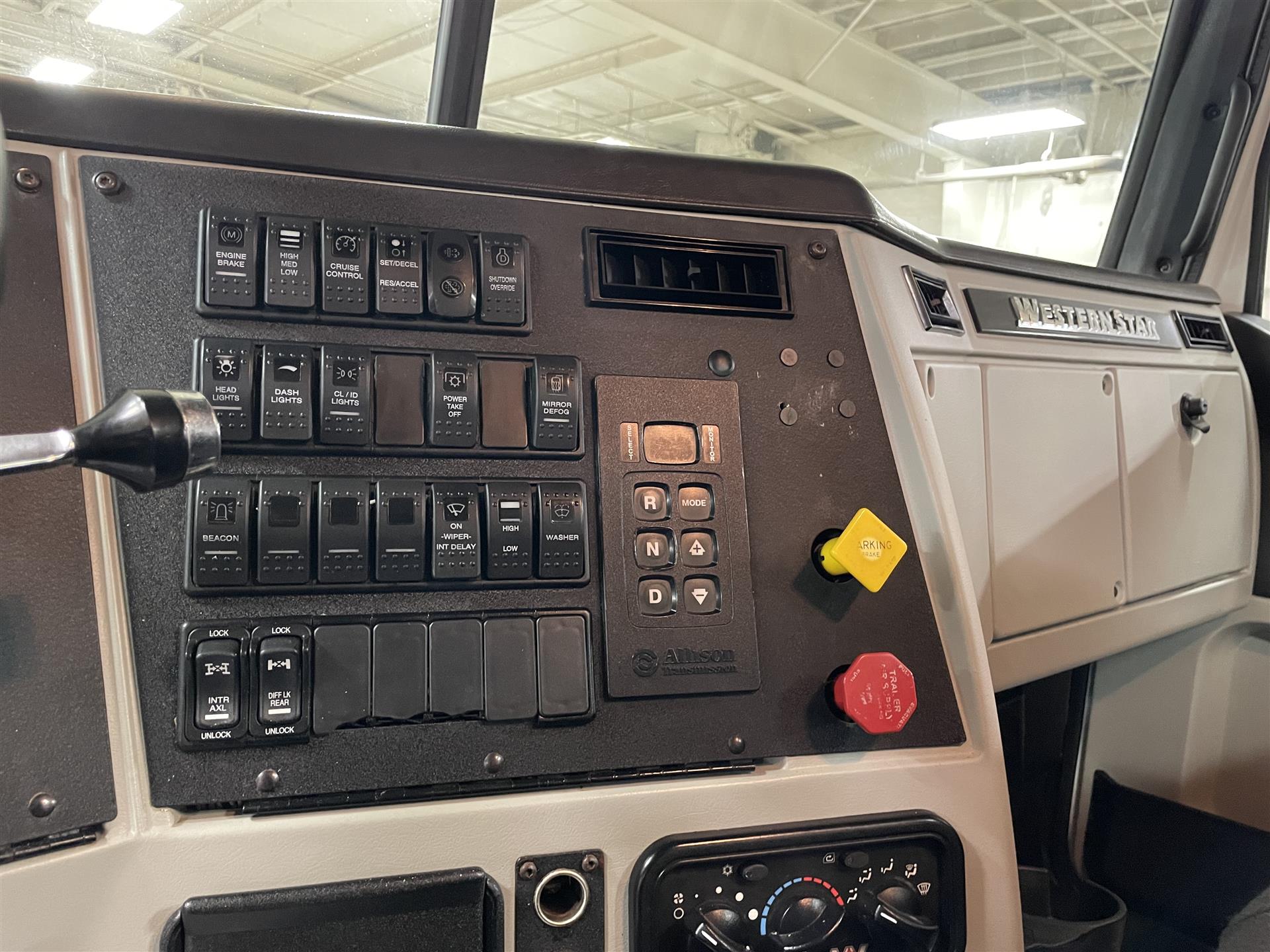 2013 Western Star 4700 - image 3