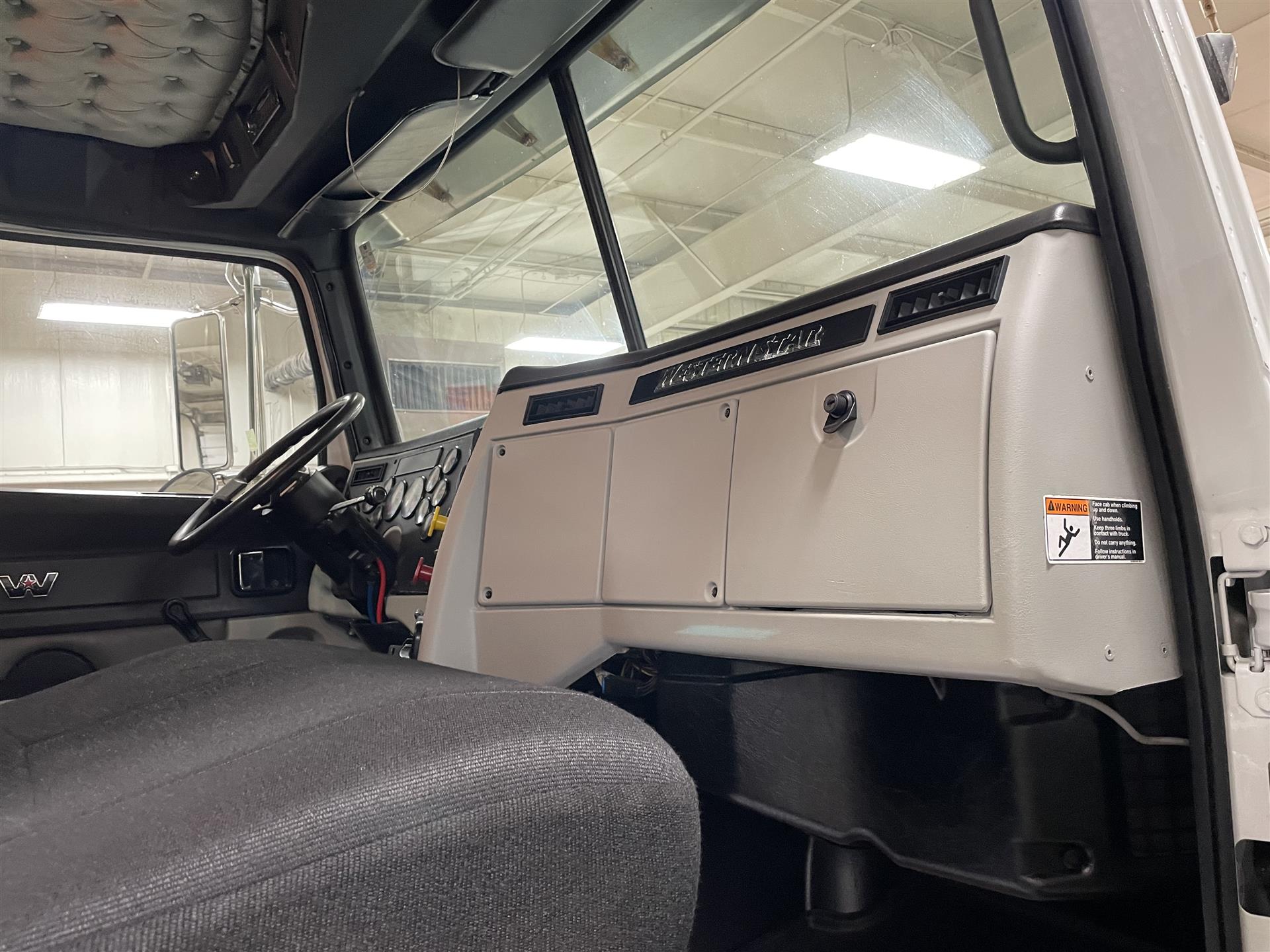 2013 Western Star 4700 - image 4