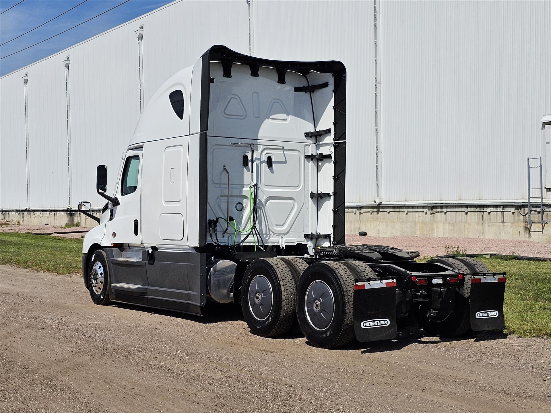 2026 Freightliner - image 2