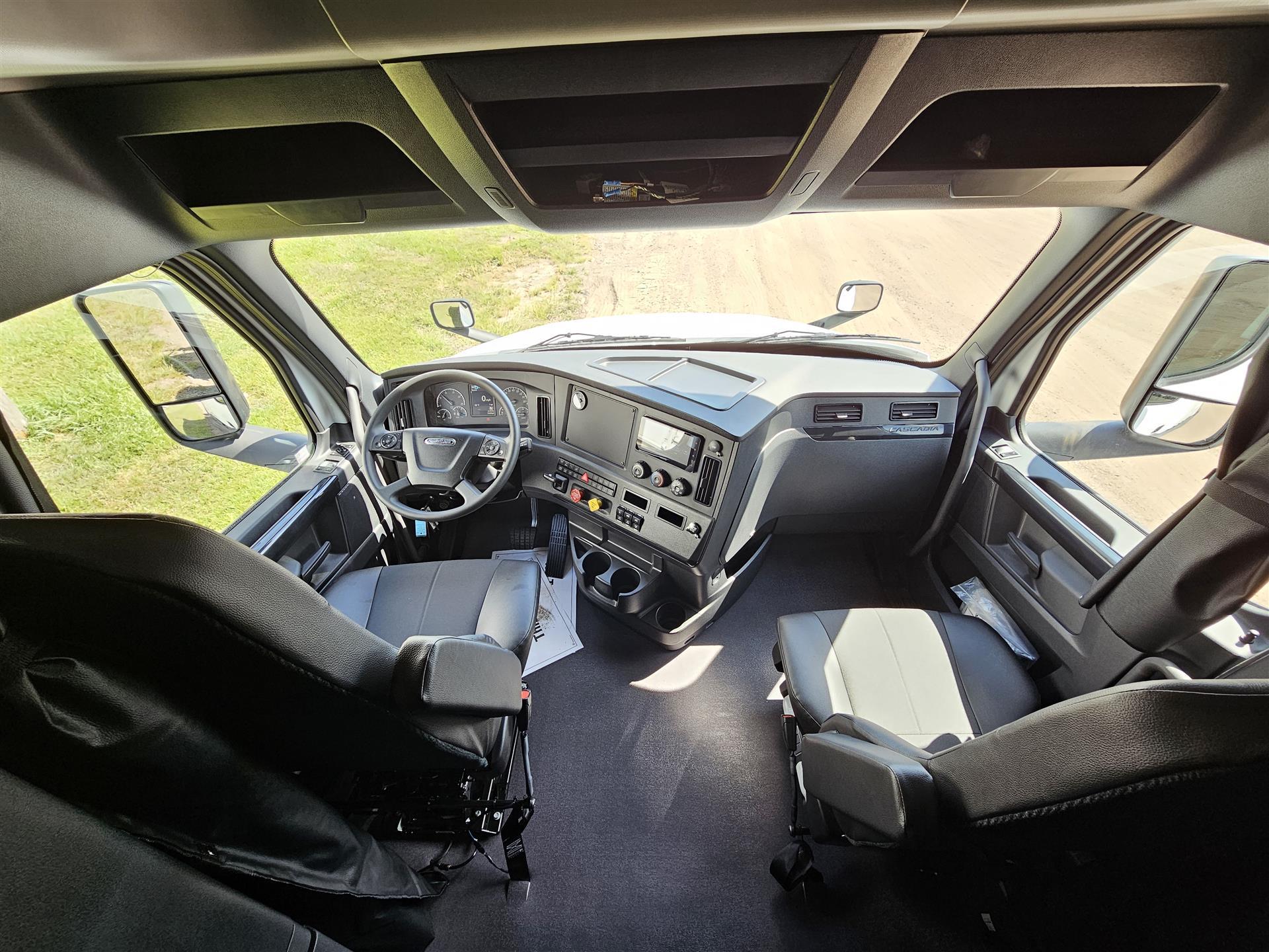 2026 Freightliner - image 9