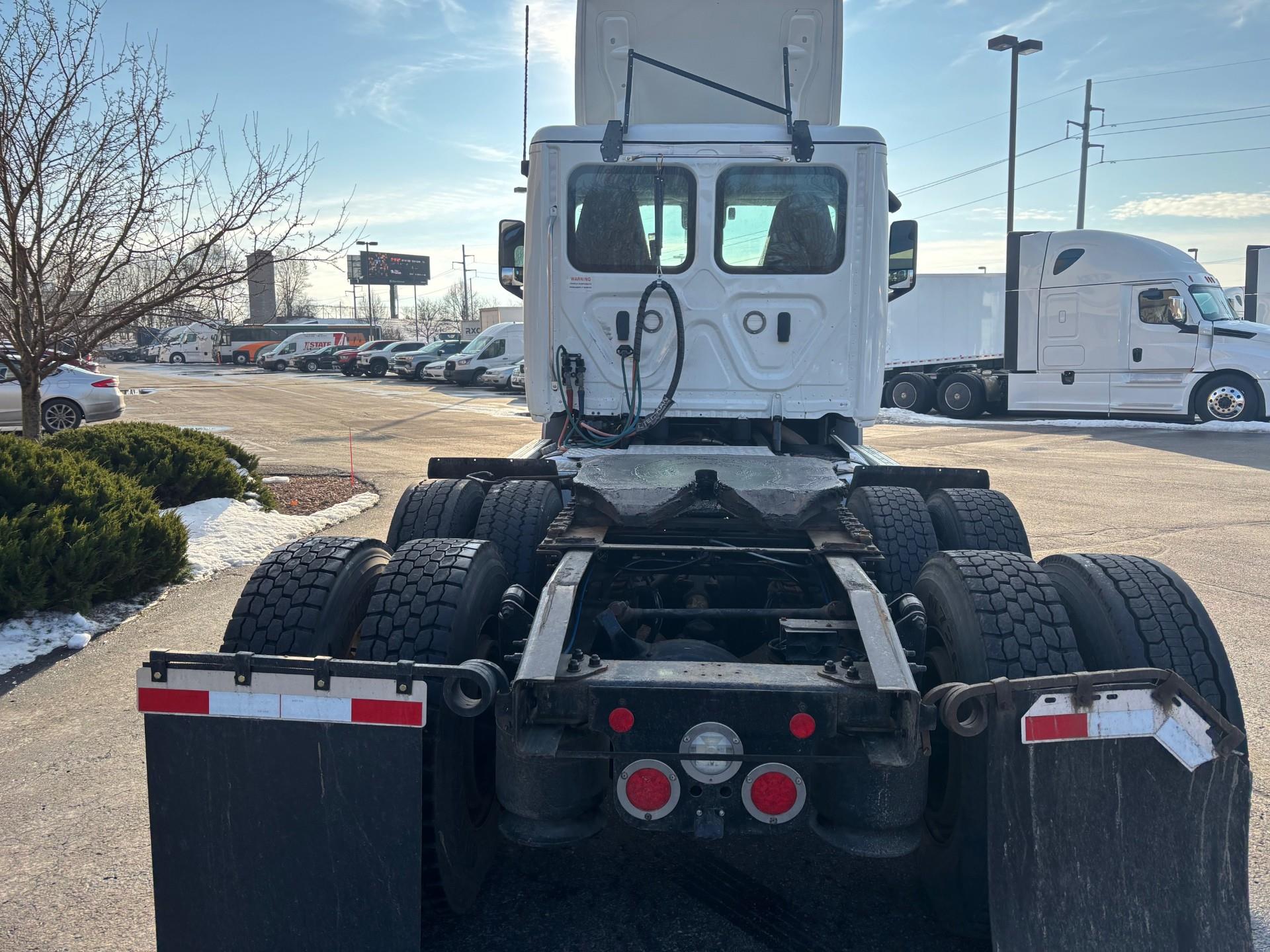 2023 Freightliner - image 3