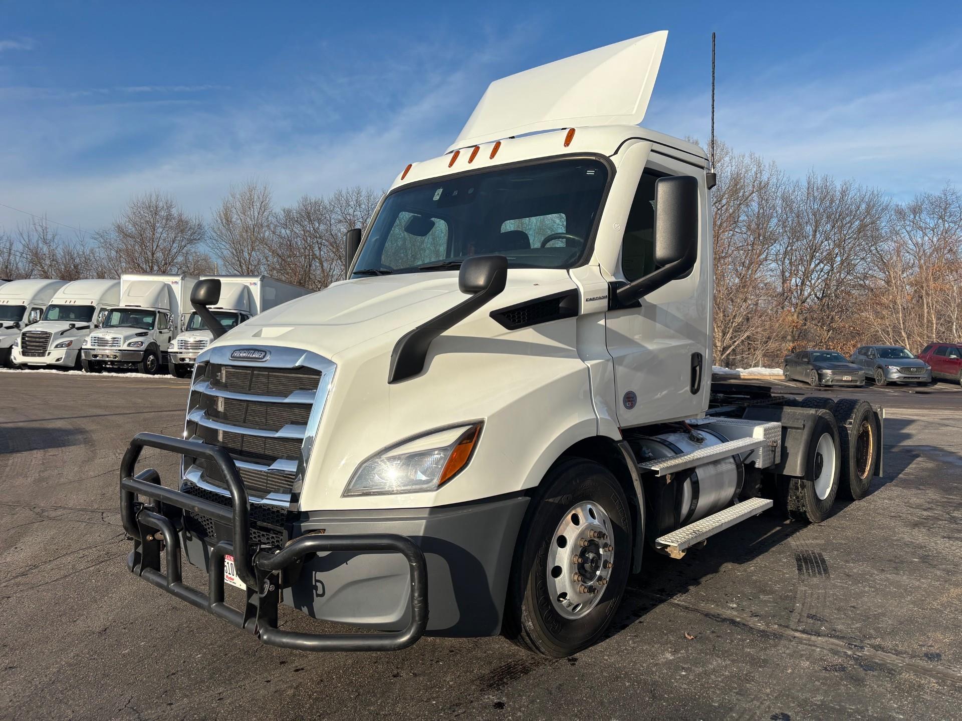 2023 Freightliner - image 2