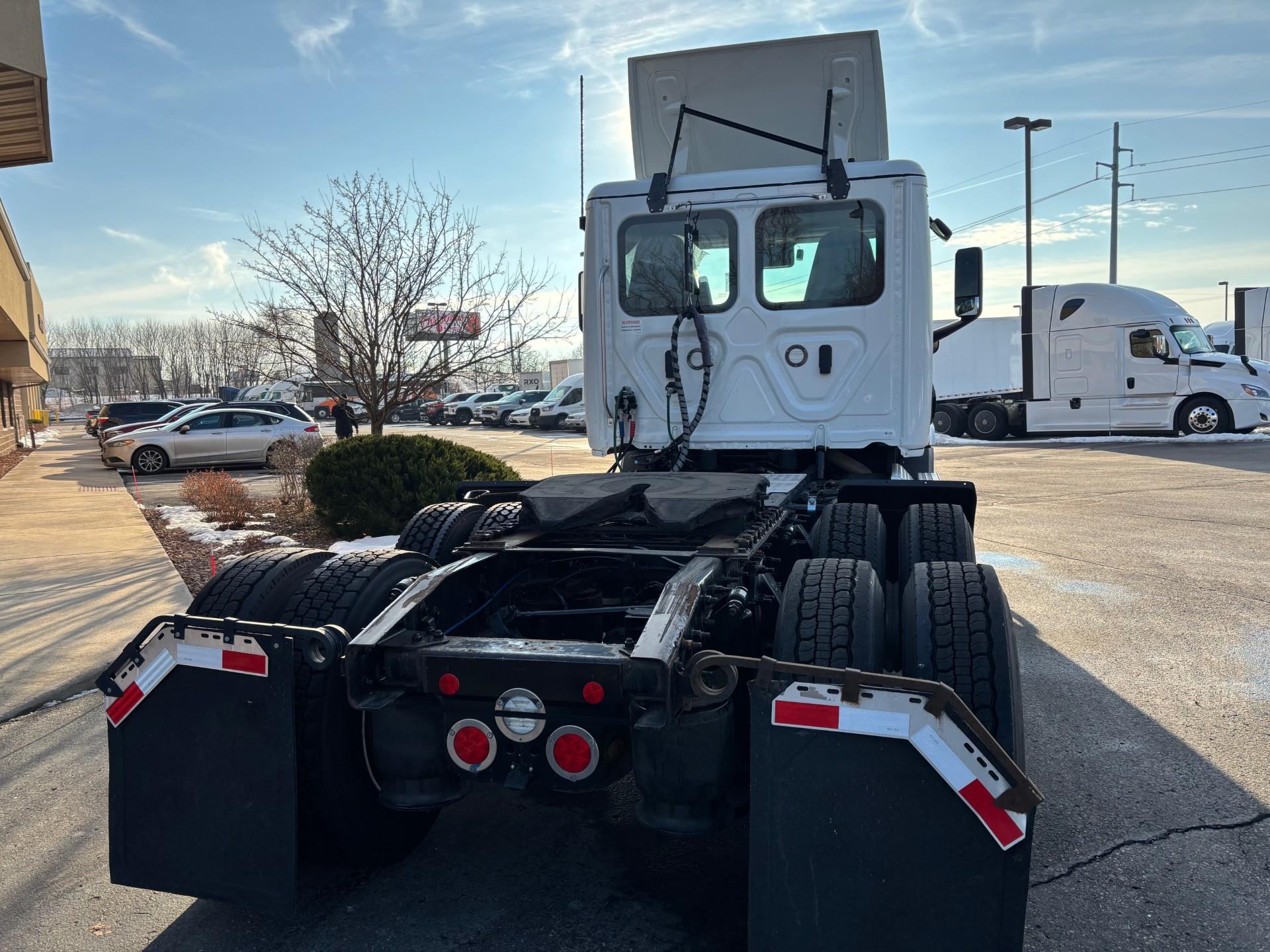 2023 Freightliner - image 3