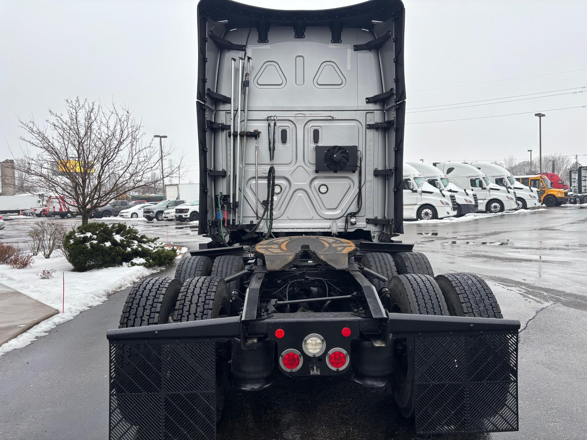 2022 Freightliner - image 3