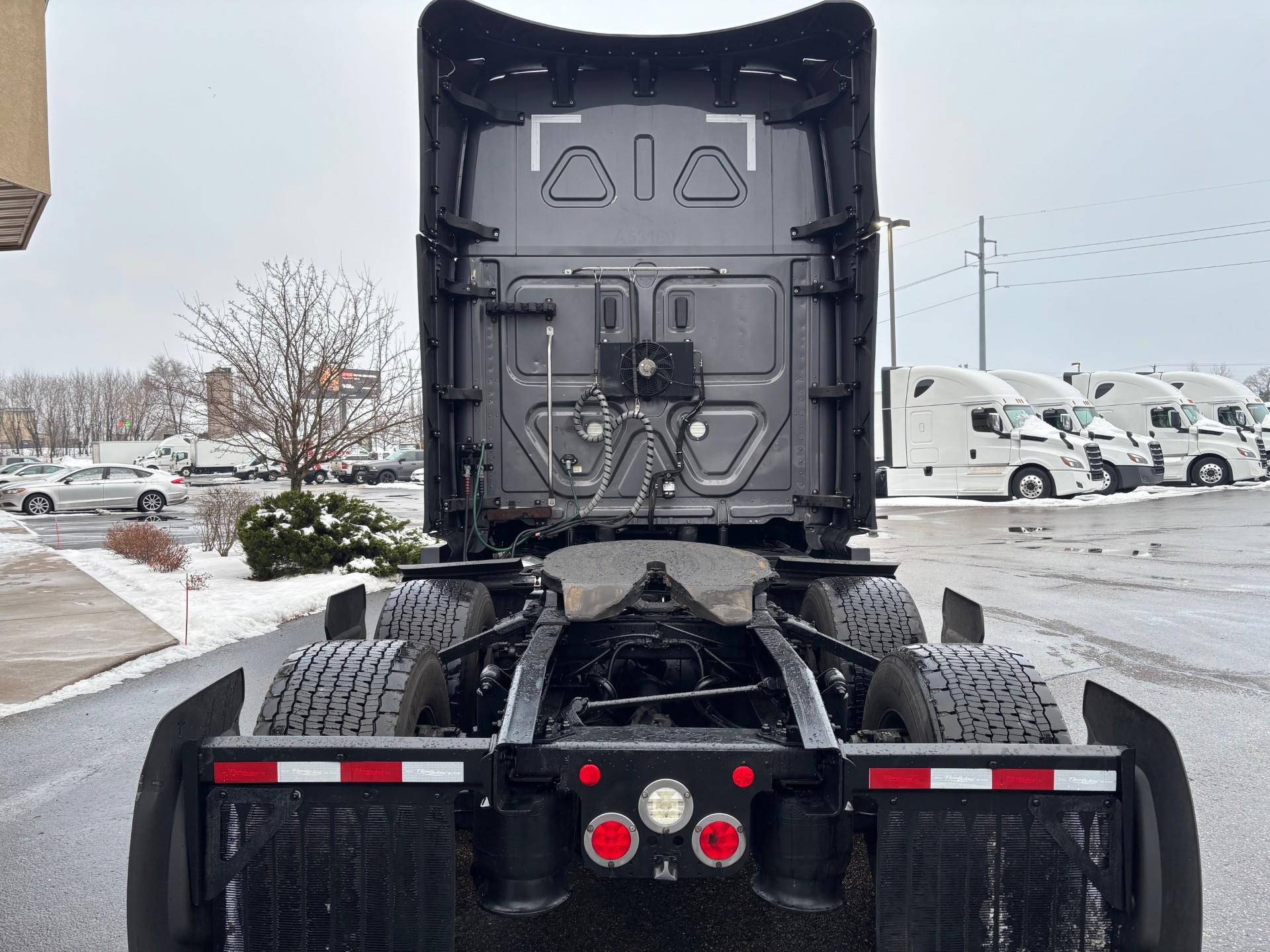 2021 Freightliner - image 3