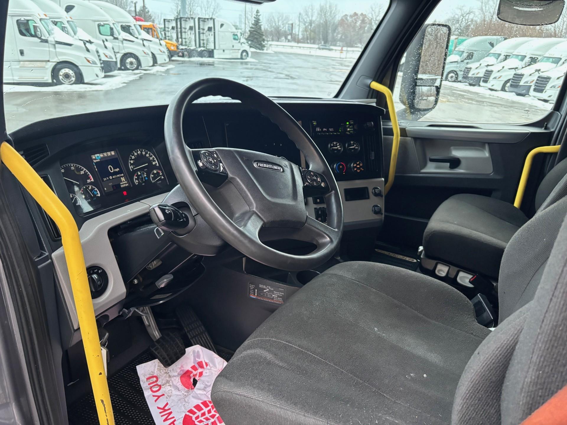 2021 Freightliner - image 4