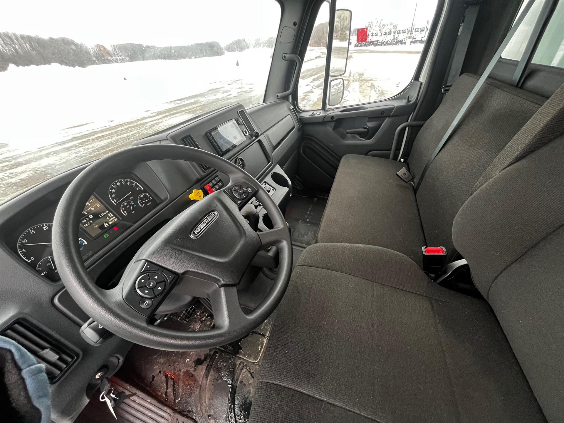 2026 Freightliner M2 106 - image 13