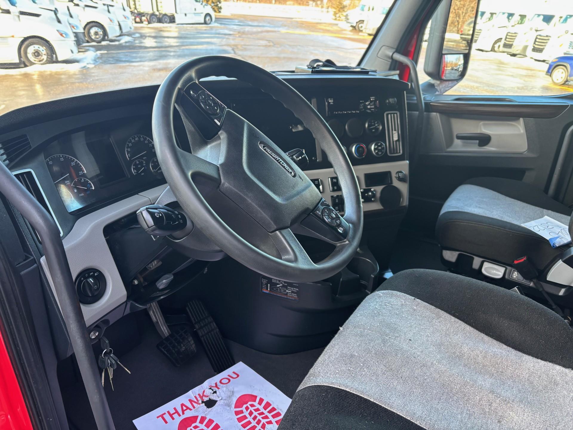 2021 Freightliner - image 4