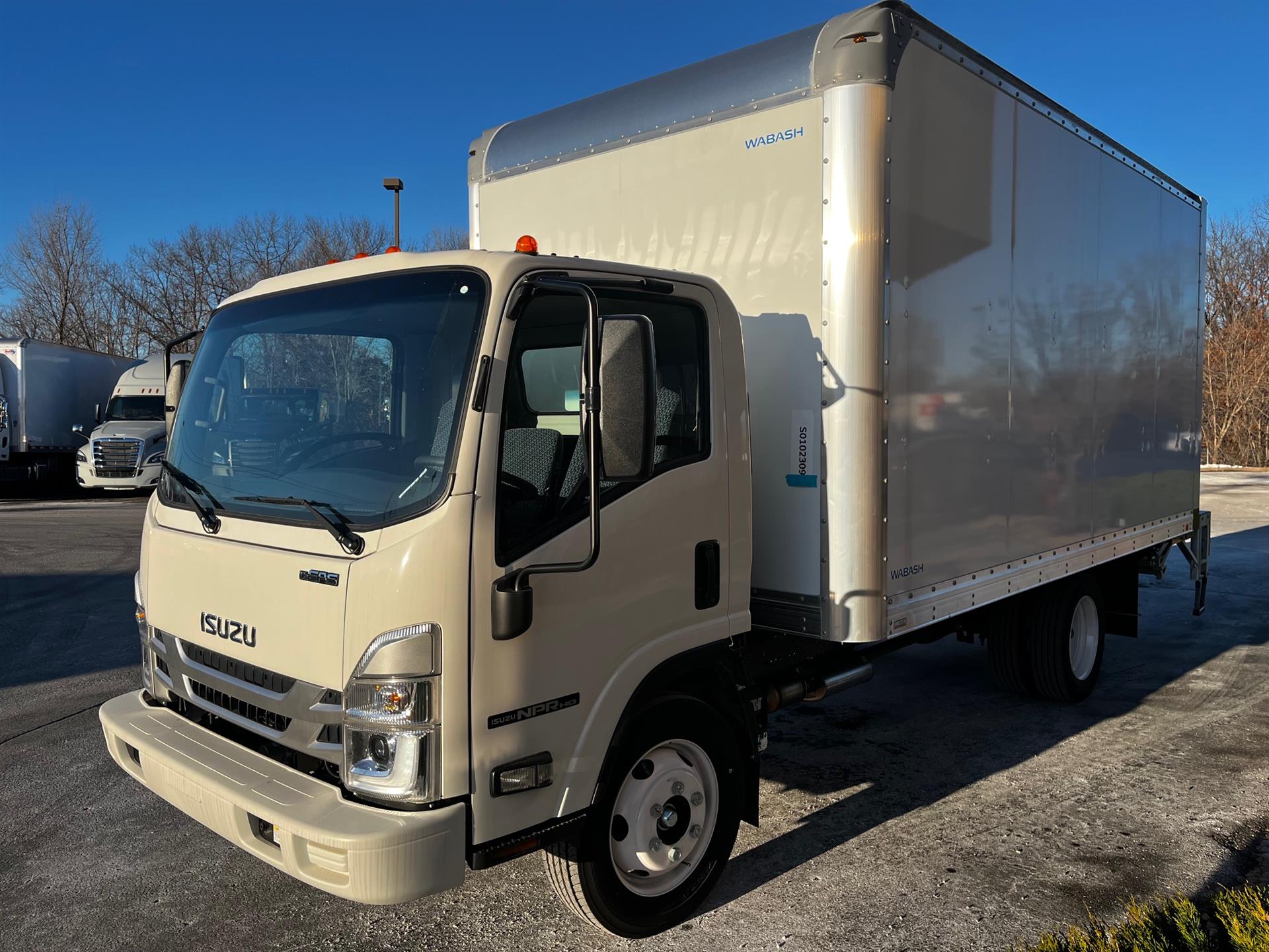 2025 Isuzu - image 3