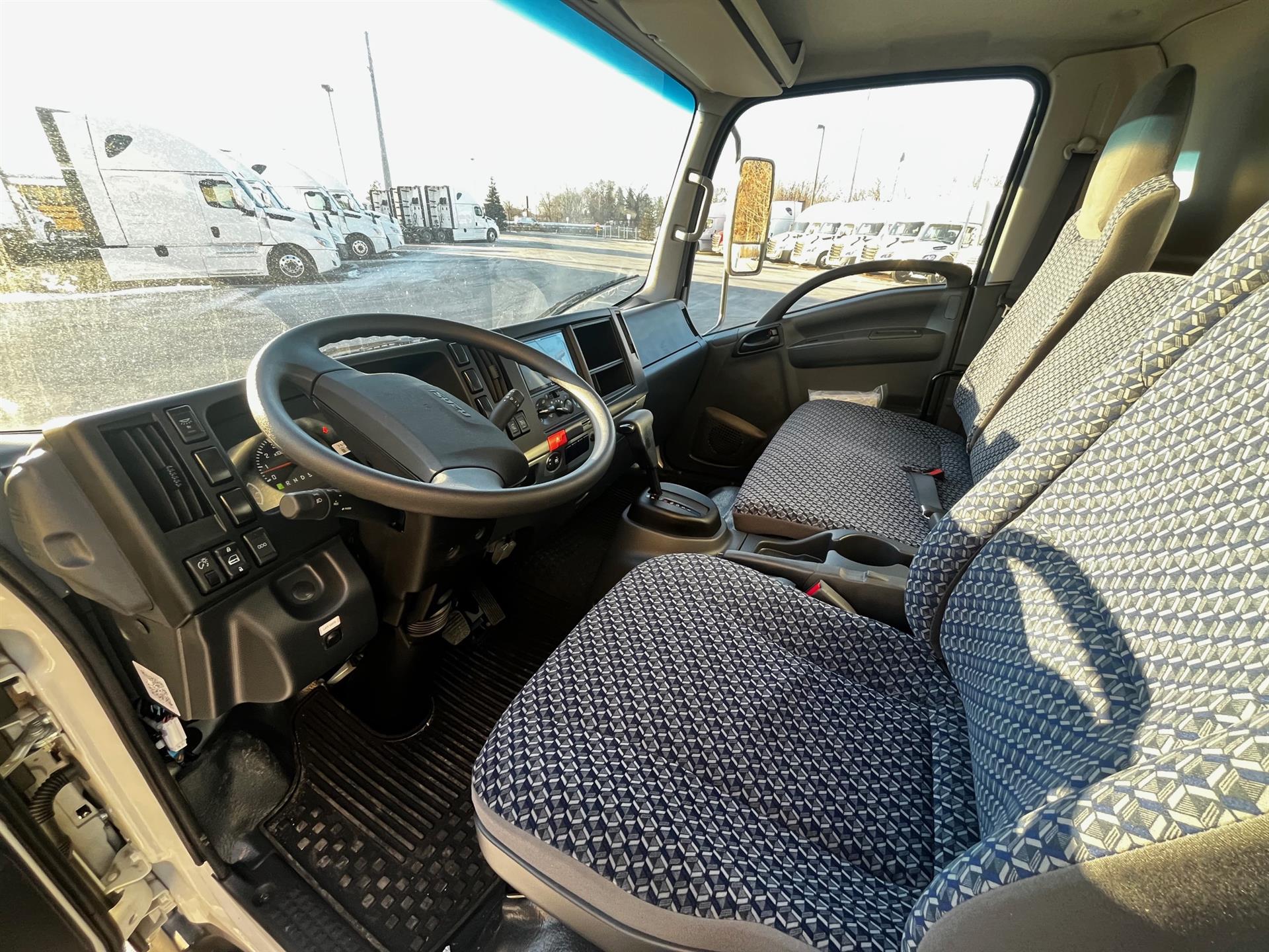 2025 Isuzu - image 4