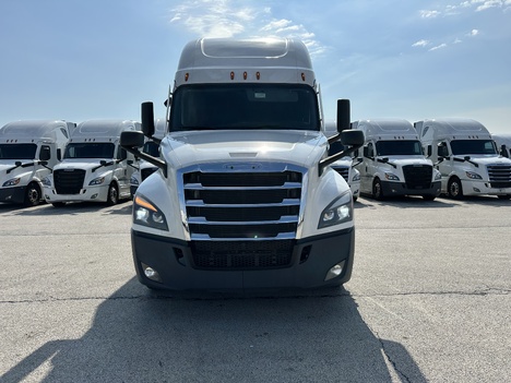 2022 Freightliner - image 2