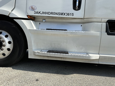 2022 Freightliner - image 9