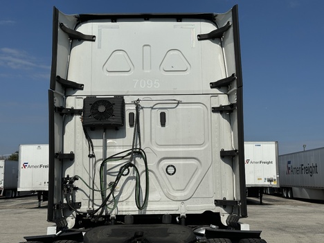 2022 Freightliner - image 10