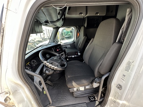 2022 Freightliner - image 25