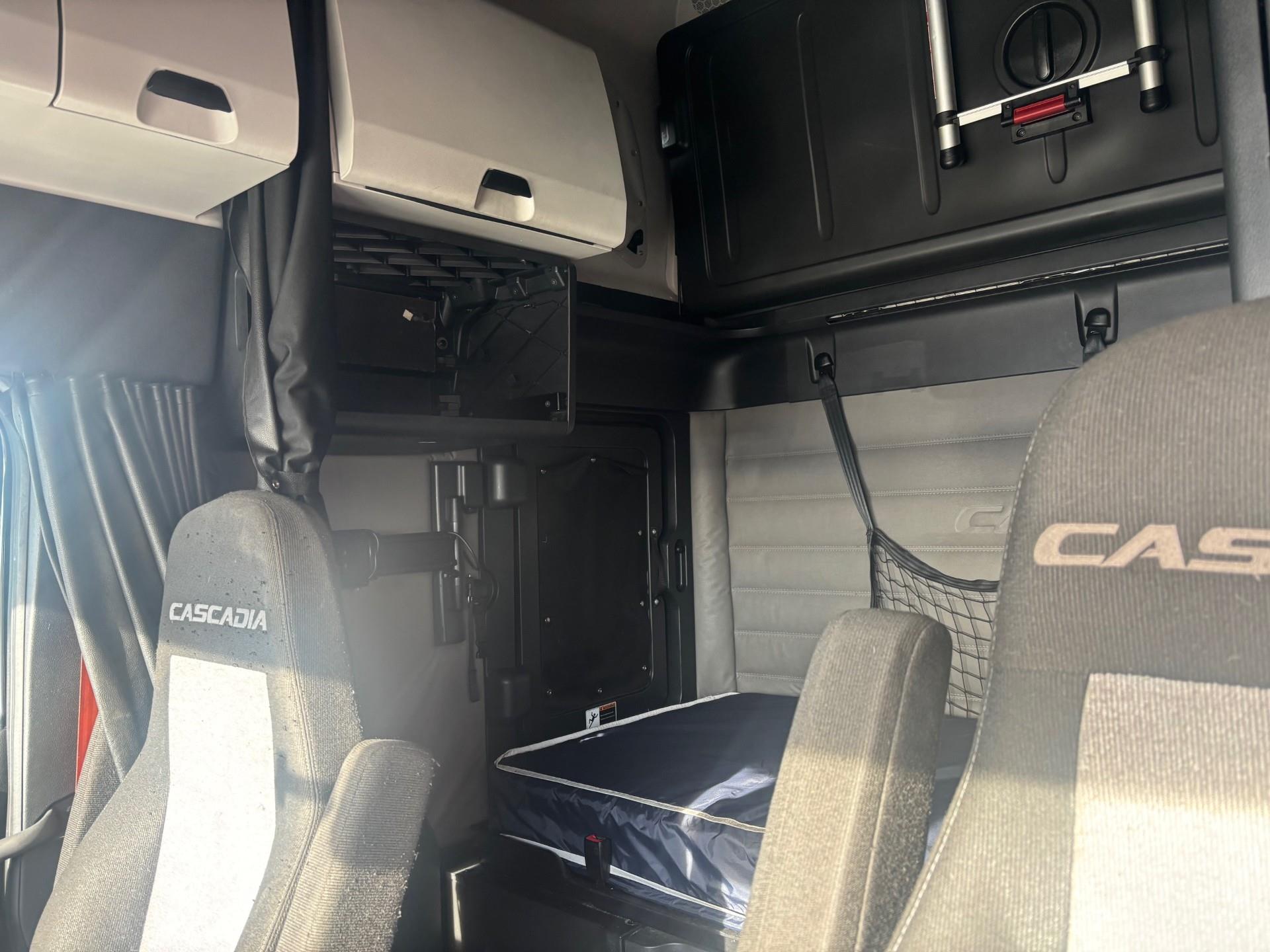 2021 Freightliner - image 5