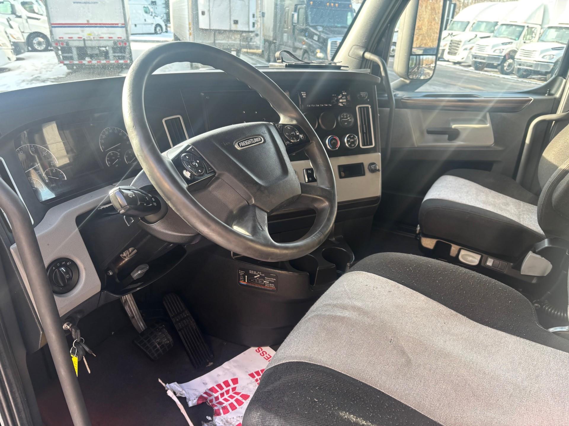 2021 Freightliner - image 4