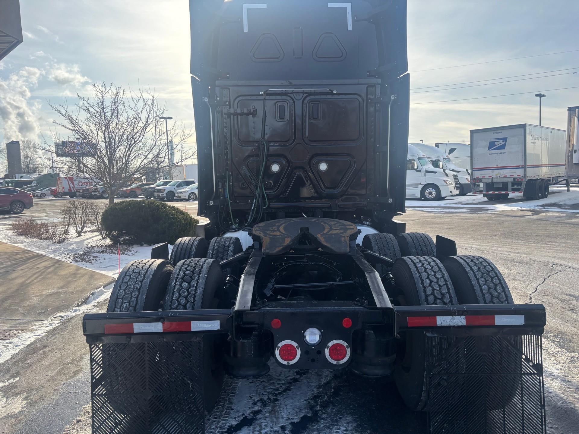 2021 Freightliner - image 3