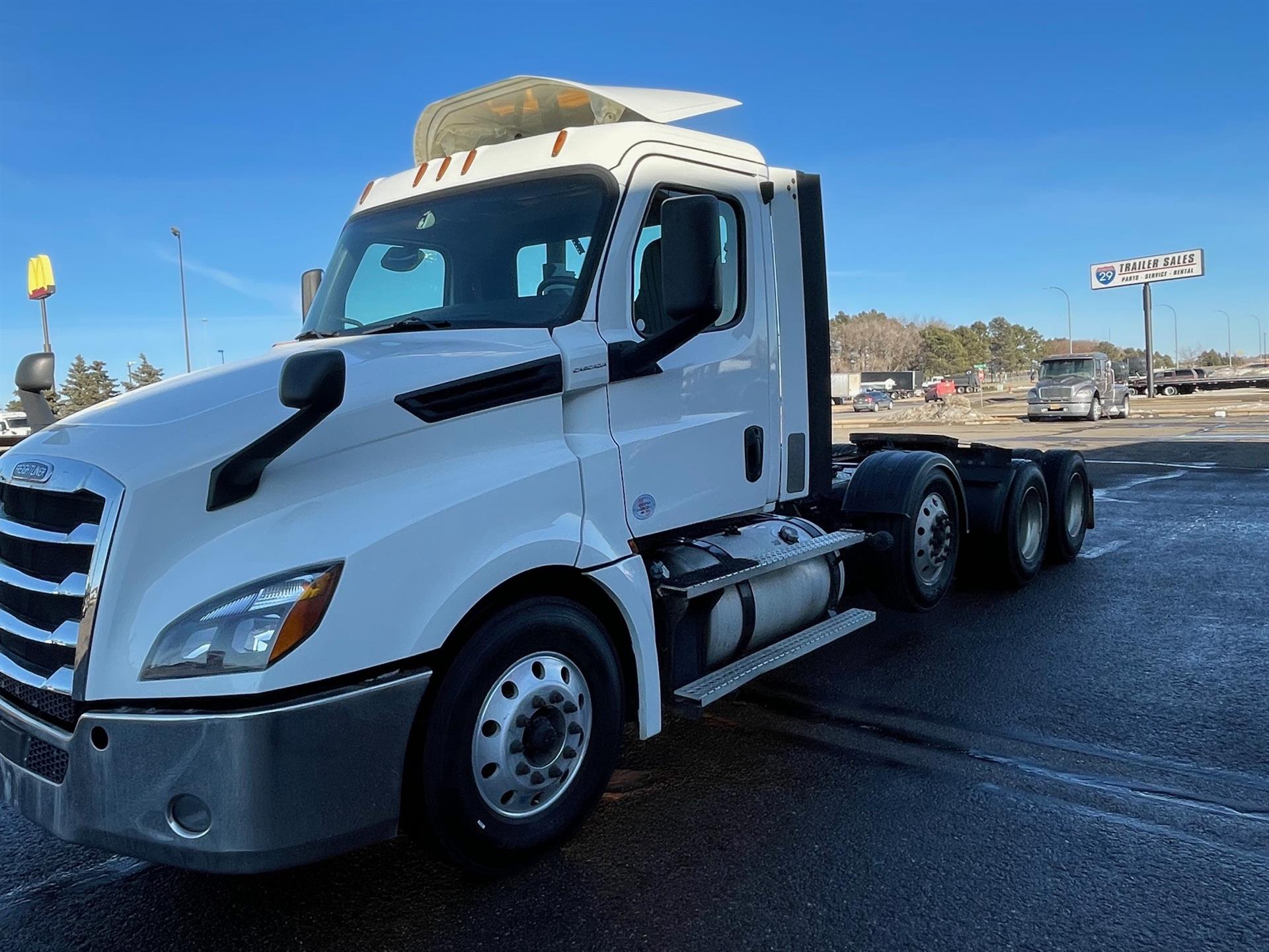 2022 Freightliner - image 9