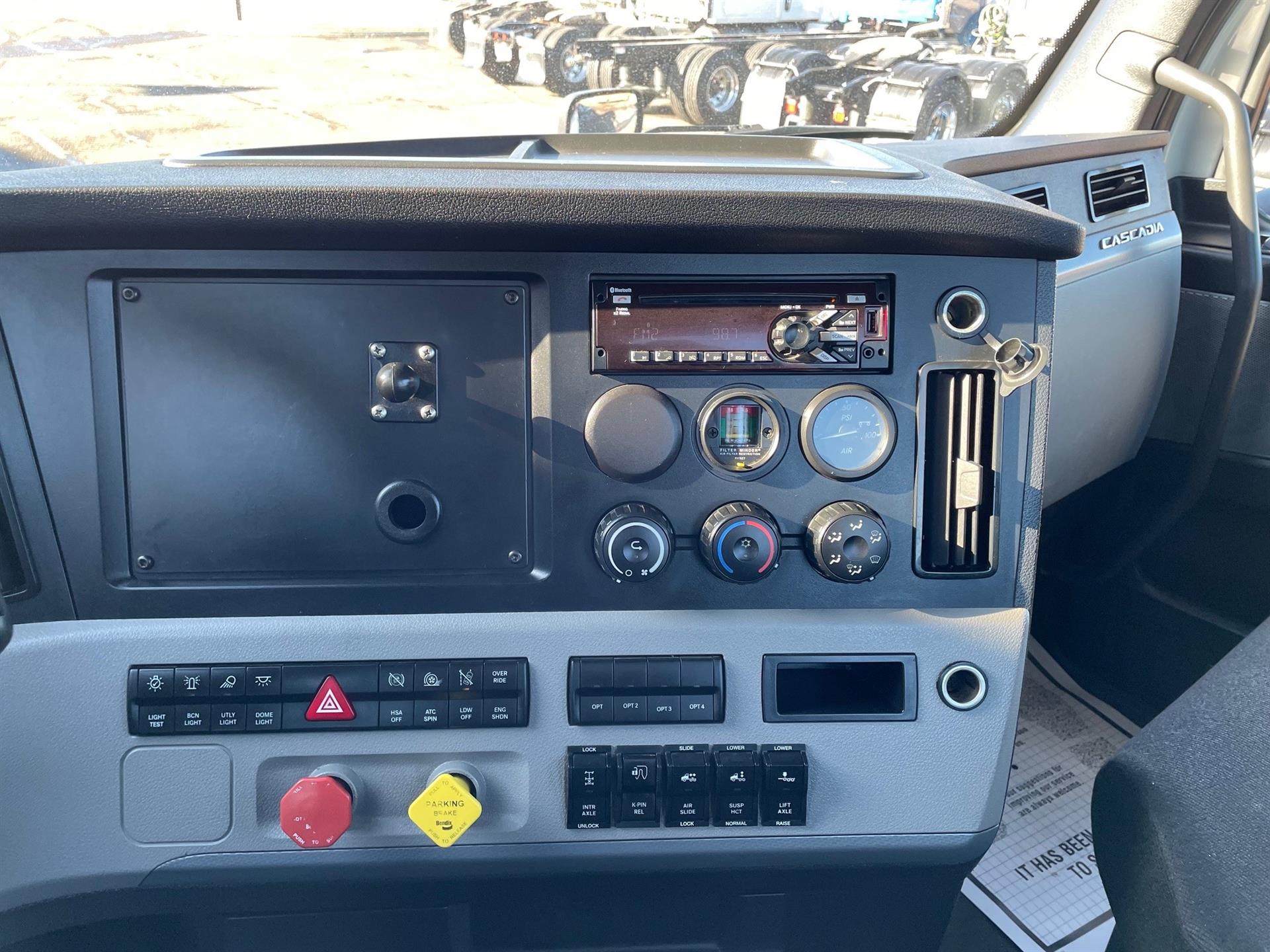 2020 Freightliner - image 8