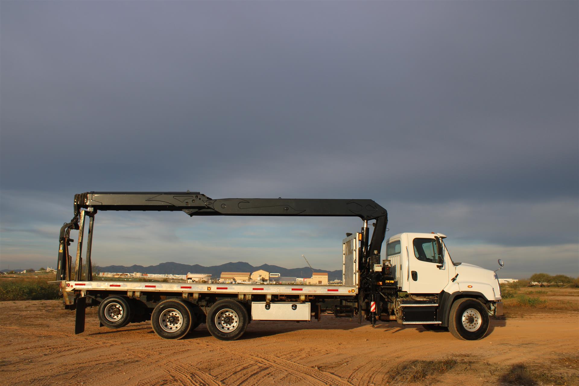 2016 Freightliner 114SD - image 3