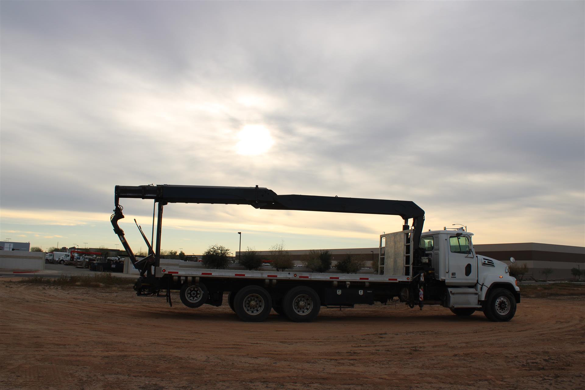 2016 Western Star 4700 - image 4