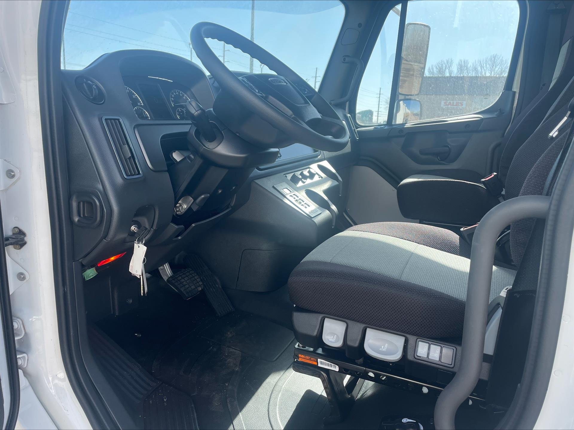 2026 Freightliner M2 106 - image 6